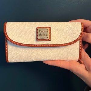 Dooney & Bourke wallet